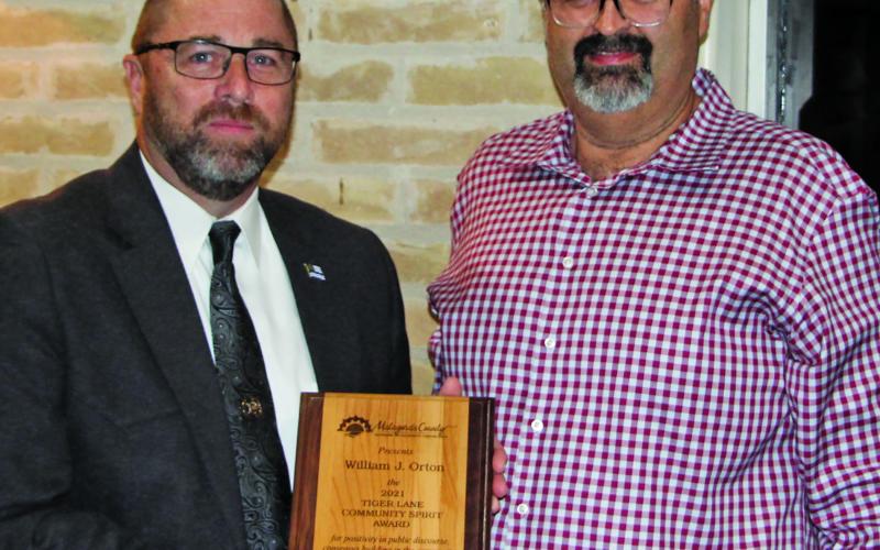 Sentinel photo/Mike Reddell The 2021 Tiger Lane Community Spirit Award went to Bill Orton, left, with last year’s award recipient Stuart Lynn.