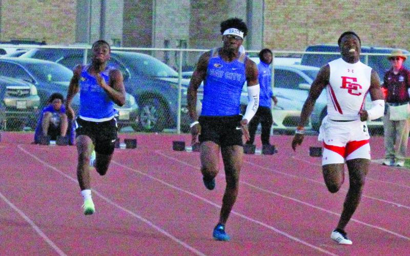 Photo/Anna Hernandez Blackcats and Ricebirds battle it out in a dash at the Columbia relays Saturday.