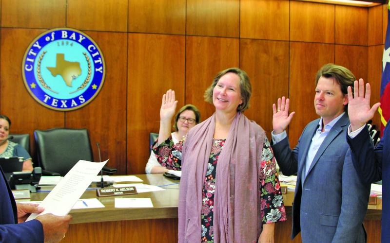 Sentinel photo/Mike Reddell Mayor Robert Nelson swears in (from left) re-elected Council Members Becca Sitz and Bradley Westmoreland and newly elected Council Member Blayne Finlay. See Jason Childers’ recognition on Page 5.