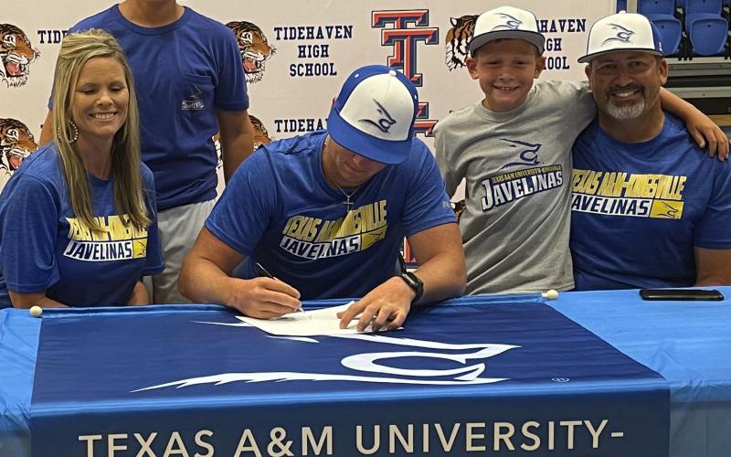 Courtesy photo Tidehaven standout Logan Crow is joined by his family in recently signing to play baseball at Texas A&amp;M Kingsville.