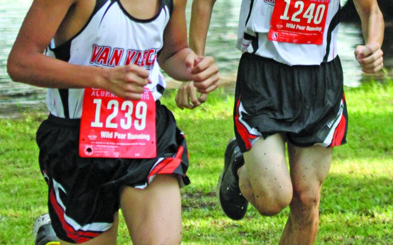 Photo by Anna Hernandez  Juan Amezquita (1239) and Noah Cassle (1240) keep up the pace.