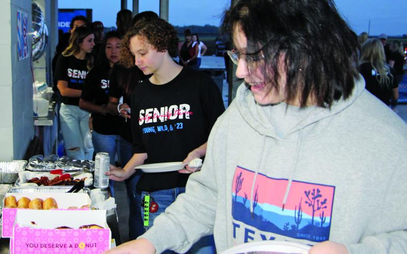At right, Tidehaven seniors line up for the breakfast fare. Sentinel photo/ Mike Reddell