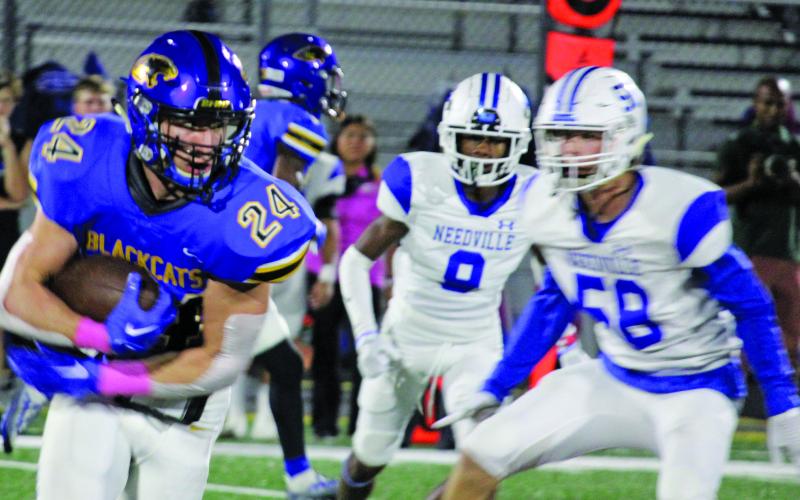 Sentinel Photo/Mike Reddell Senior Bay City running back Ayden Smith (24) takes the ball around end for yardage.