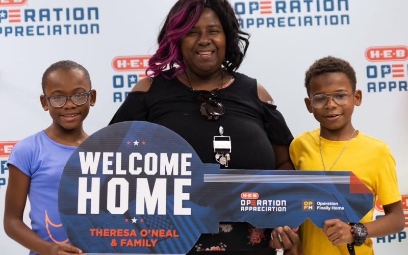 Photo courtesy of H-E-B Operation Appreciation Theresa O’Neal, widow of U.S. Navy Veteran Elijah O’Neal, and her children were surprised last week with the news that she and her children will receive a new mortgage-free mobile home from Operation Finally Home and H-E-B Operation Appreciation. The new mobile home will be constructed and delivered by Oak Creek Homes.
