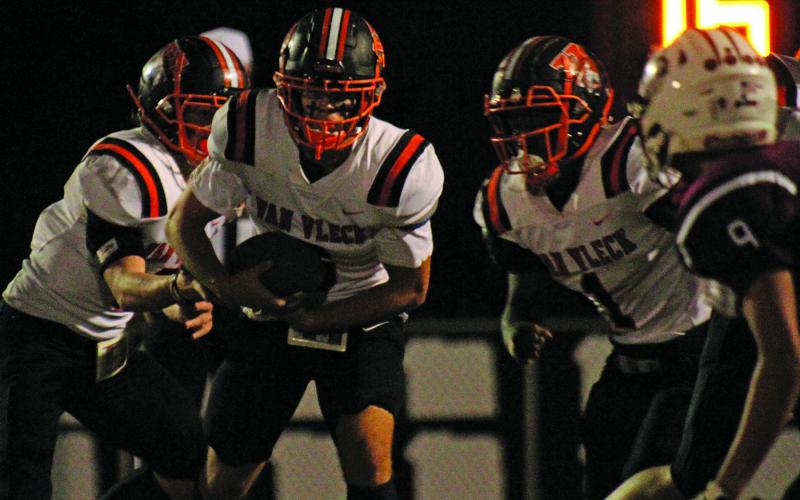 Photo/Anna Hernandez Leopard running back Brent Noster takes the handoff.