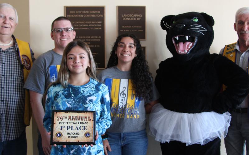 Sentinel Photo/Mike Reddell Bay City Junior High Band won first place in the marching division of the Rice Festival Parade Oct. 22. Second place winner was Bay City Junior High Cheerleaders and the third place winner was Van Vleck Pee Wee Football.