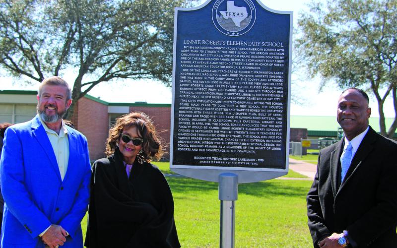 Sentinel Photo/Mike Reddell A state historical marker as a Texas Landmark building was dedicated at the old Linnie Roberts Elementary Saturday, Feb. 11. Shown, from left, are: BCISD Superintendent Dr. Dwight McHazlett, Linnie Roberts’ granddaughter Cheryl Roberts Owens and BCISD Police Chief Leroy Cunningham, a former student.