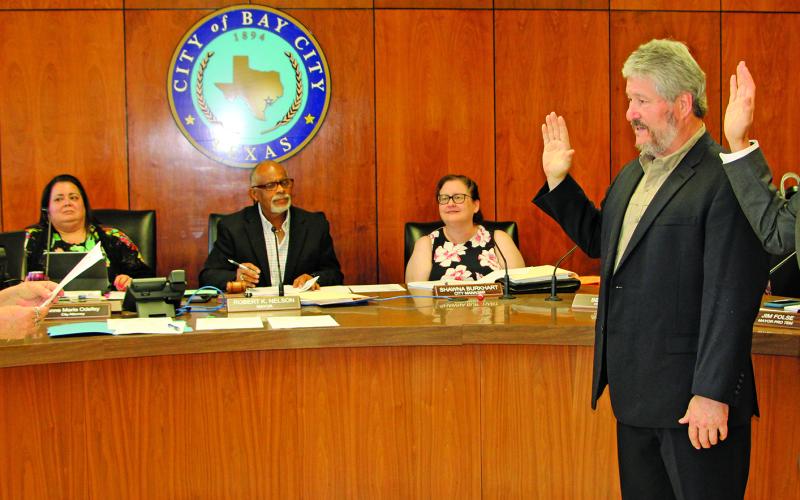Sentinel Photo/Mike Reddell City Council’s May 23 regular meeting saw City Secretary Jeanna Thompson swear in re-elected Council Member James Folse, left, and elected Council Member Benjamin Flores from the May 6 General Election.