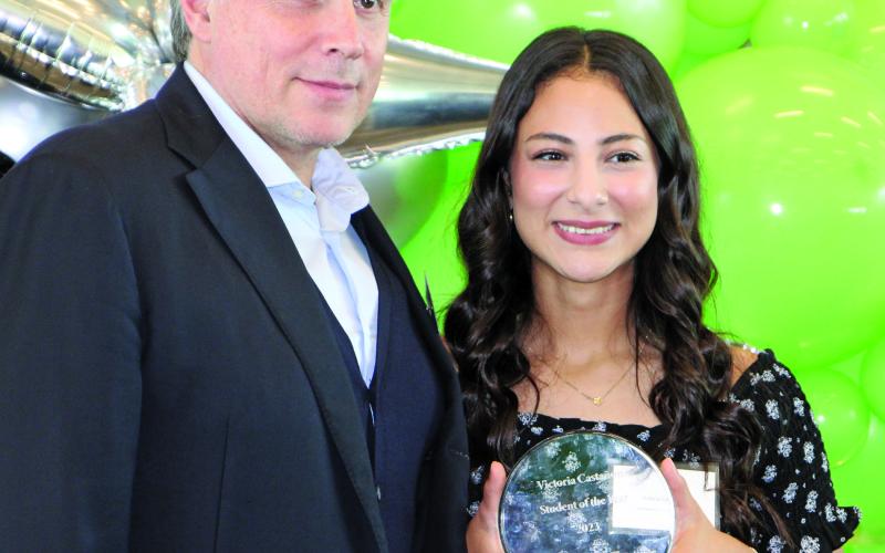 Sentinel Photo/Mike Reddell Tenaris US President Luca Zanotti with the 2023 Tenaris Student of the Year, Palacios High School student Victoria Castañón.