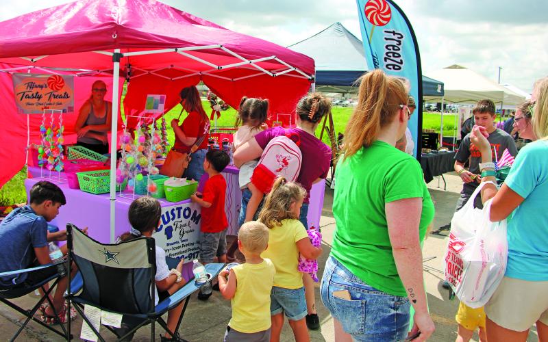 Sentinel Photo/Mike Reddell Tractor Supply’s Farmers Market drew a healthy turnout Saturday, July 8. Tractor Supply is beginning a nationwide Farmers Market and is inviting any kind of farmer, grower, craft maker, artisan or other goods producer to participate.