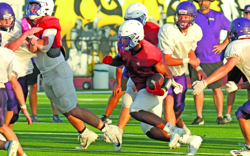 Anna Hernandez photo Tidehaven running back Jachen Duran leads the blocking for running back Joseph Dodds.