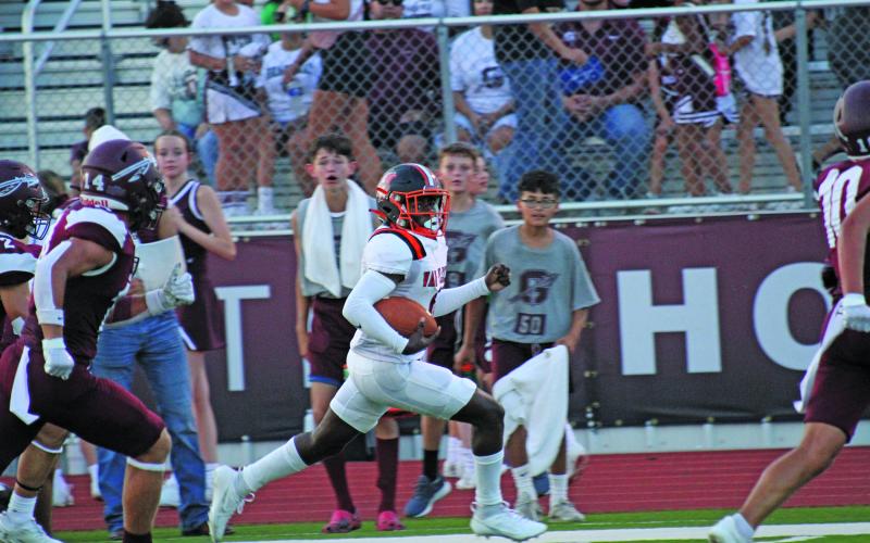 Anna Hernandez photo A Van Vleck runner stays ahead of Ganado defenders.