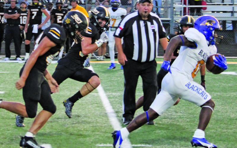 Sentinel Photo/Mike Reddell Junior running back Jada Andrews leaves Sealy defenders behind en route for a Blackcat score.