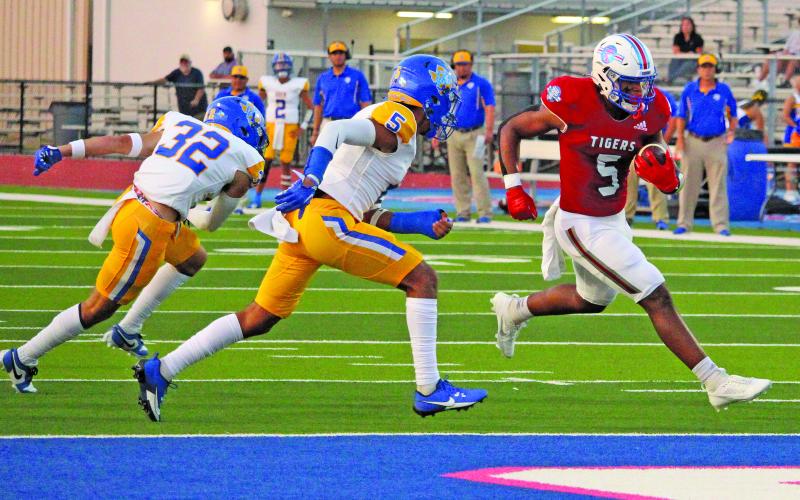 Sentinel Photo/Jessica Shepard Tidehaven’s senior running back Joseph Dodds (5) is about to step in the end zone for a touchdown against Odem Friday, Sept. 1
