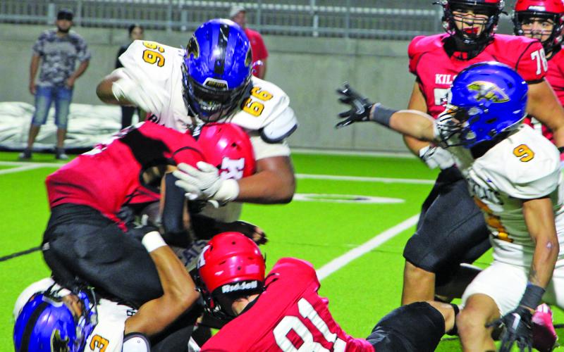 Sentinel Photo/Mike Reddell Blackcats Carl Tolbert (33), Carlon Jones (66) and junior safety Isaiah Gonzales (9) helped stuff a Kilgore runner.