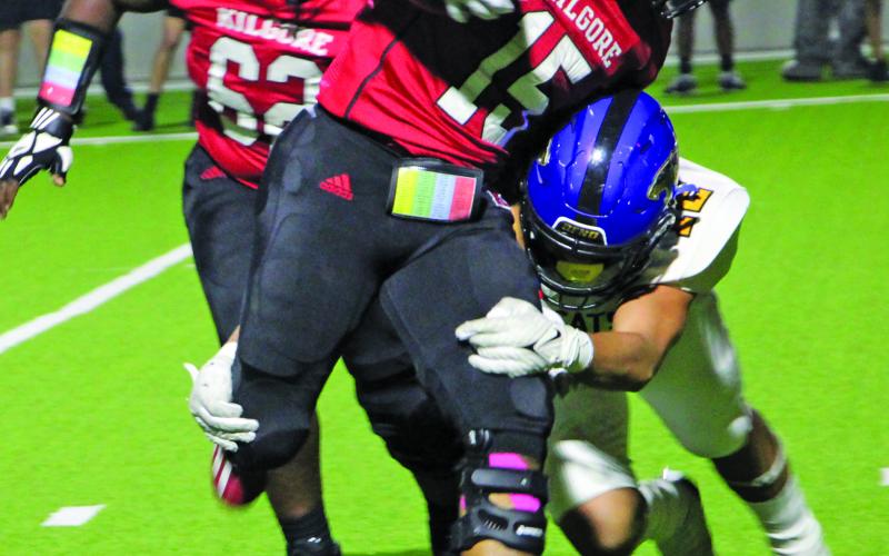 Sentinel Photo/Mike Reddell Junior lineback Jaden Malone (12) grabs the Kilgore quarterback and stops his progress.
