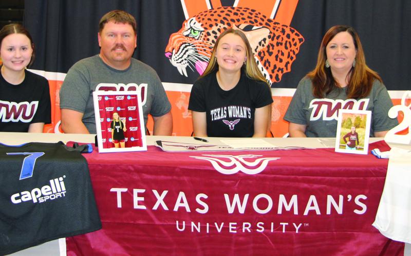 Sentinel Photo/Mike Reddell Van Vleck student Cadence Andersen recently signed with Texas Woman’s University to play soccer. From left are: Kyleigh Andersen, Hannah Andersen, Adam Andersen, Cadence Andersen, Amanda Andersen and Bonita Stell.