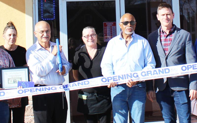 Sentinel Photo/Jessica Shepard El Different restaurant partnered with the Bay City Chamber of Commerce to celebrate its "Grand Opening" with a ribbon-cutting ceremony on Tuesday, Feb. 20. The restaurant is located at 2901 4th St. in Bay City.
