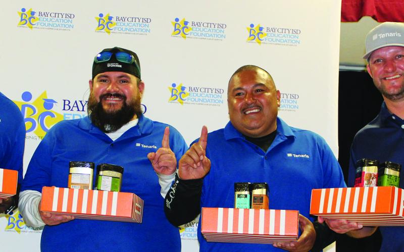 Sentinel Photo/Jessica Shepard Tenaris' "Piping Hot" team members ason Gernand, Lorenzo Henderson, Josue Noriega, and Mike Montalovclaimed the 14th Annual Great Steak Cook-Off's "Pacesetter" trophy Saturday.
