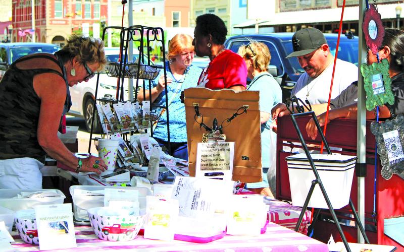 Sentinel Photo/Jessica Shepard Customers braved the heat to browse several vendor booths at market day downtown last Saturday, June 22. Vendors had everything from Indian food and plants for sale to custom clothing and decor. The next market day event is slated for July 27.