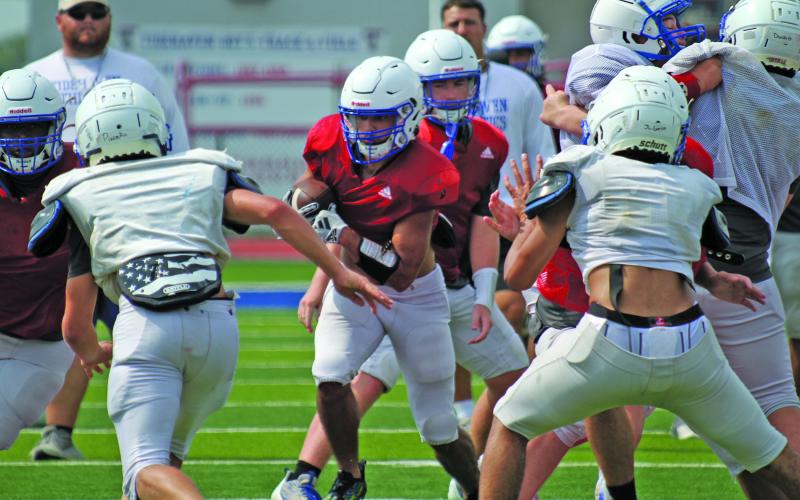 Anna Hernandez photo A Tidehaven running back tries to find an opening in workout.