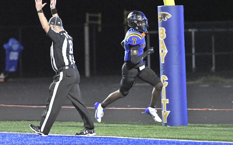 Photo by Larry Bose Bay City senior wide receiver Xylan Williams (7) scores.
