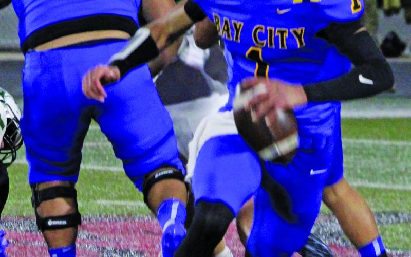 Sentinel Photo/Mike Reddell Blackcat senior quarterback Alex Estrada (1) looks for a receiver with the blocking of senior center Jakob Pesina (53).