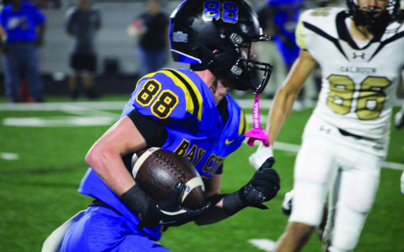 Sentinel Photo/Mike Reddell Senior wide receiver Keaton Nunez (88) picks up yardage after a catch. Nunez’ receiving yards totaled 132 yards Friday.