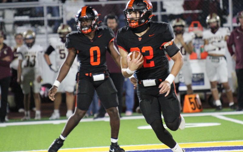 Photo by Anna Hernandez Van Vleck running back Steve Moore (22), with back Corey Austin (0) looks for an opening to run it down field.