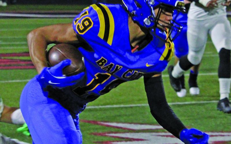 Sentinel Photo/Mike Reddell Blackcat sophomore wide receiver Isaac Stinson (19) picks up big yardage after a pass reception.