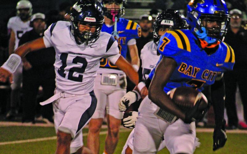 Sentinel Photo/Mike Reddell Blackcat senior wide receiver Xylan Williams (7) breaks free for a big gain last week.