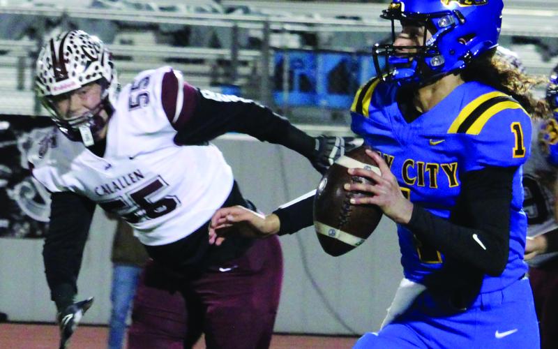 Sentinel Photo/Mike Reddell Blackcat senior quarterback Alex Estrada (1) looks down field for an open receiver with a Calallen defender closing in.