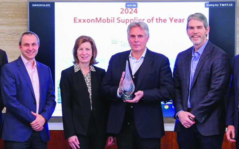 Tenzris  photo Tenaris U.S. President, Luca Zanotti, and Tenaris Chief Commercial Officer for the U.S., Guillermo Moreno who received the award on behalf of Tenaris.