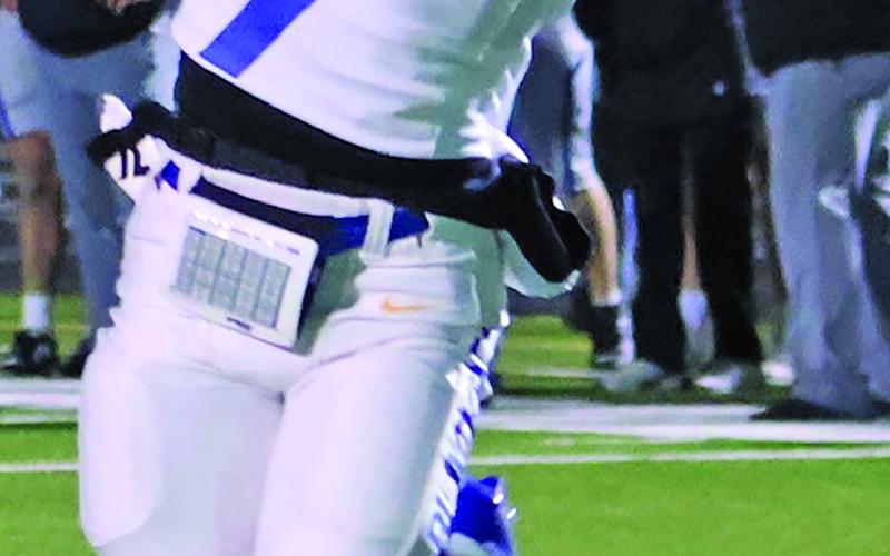 Wide receiver Xylan Williams catches a touchdown pass from quarterback Alex Estrada. LeDarion Stone Live in the Moment Photography