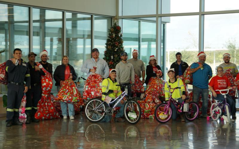 .Tenaris Photo TenarisBayCity had the honor of supporting the Matagorda County United Way Adopt-a-Family program. This year, Tenaris proudly helped 27 families during the Christmas season. We are overjoyed to contribute to the well-being of Matagorda County families and to spread joy this holiday season.