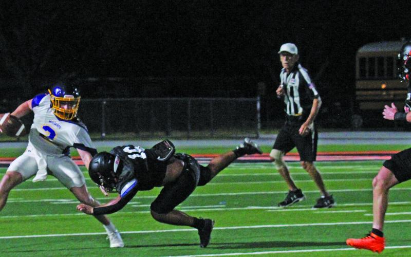 Photo by Anna Hernandez A Weimar back tries to evade Van Vleck defenders in last Friday’s scrimmage. Van Vleck will scrimmage Palacios Thursday.