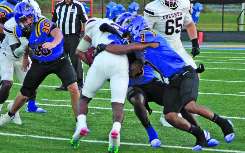 Sentinel Photo/Mike Reddell Junior cornerback Chance Fulwood (7) joins other Blackcats in bringing down a Columbia back.
