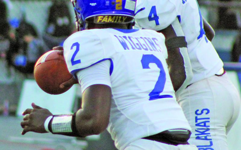 Sentinel Photo/Mike Reddell Blackcat junior quarterback Keimarion Williams (2) prepares to pitch out to junior Aiden Williams (4).
