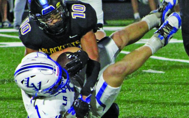 Sentinel Photo/Mike Reddell Senior outside linebacker Davonta Harris (10) brings down a La Vernia runner for a loss.