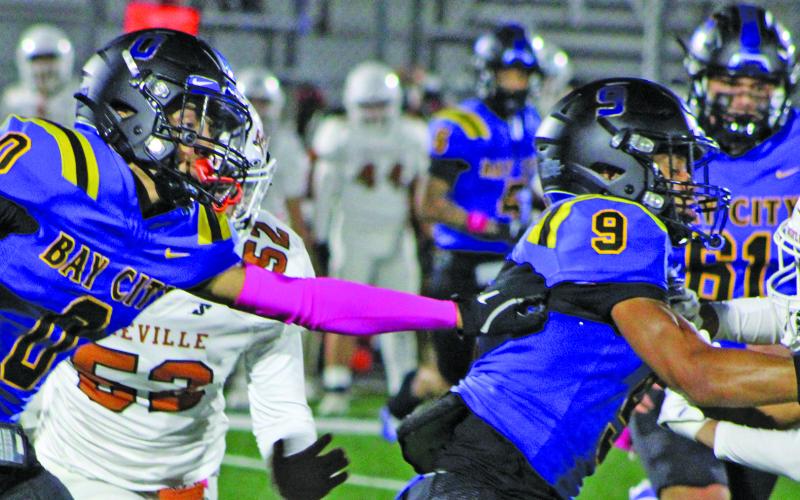 Sentinel Photo/Mike Reddell Senior wide receiver Adrian Molina (0)  pushes ahead on his blacokers to gain yards.