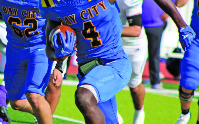 Sentinel Photo/Mike Reddell Aiden Williams (4) blasts through LBJ defenders