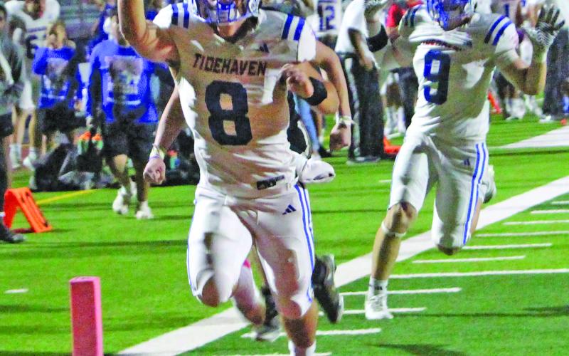 Sentinel Photo/Jessica Shepard Senior Tiger quarterback Kale Russell (8) is jubilant as he crosses the goal line for one of his three touchdowns against Stockdale Friday, Nov. 21. Tiger teammate Caiden Glaze (9) signals TD.
