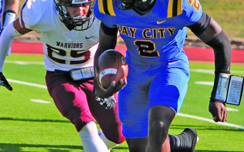 Sentinel Photo/Mike Reddell Bay City senior quarterback Keimarion Wiggins moves up field looking for an opening against Tuloso-Midway Saturday, Nov. 15.
