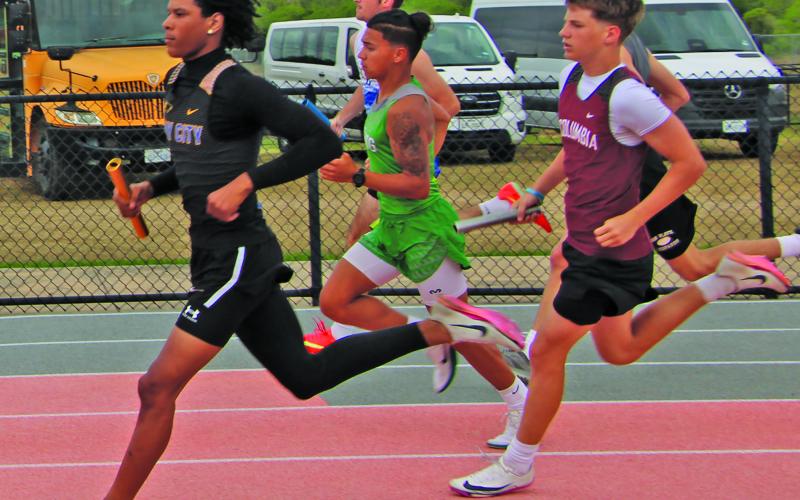 Sentinel Photo/Mike Reddell Bay City relay runner Au’mrey Teno takes the lead in a relay at the Van Vleck Pre-District Warm-up meet last week.
