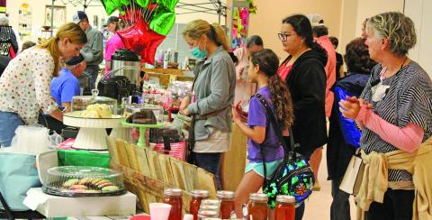 Christmas Market Day at Bay City Civic Center Saturday, Dec. 18, was  “absolutely successful,” Mitch Thames, president of Bay City Chamber of Commerce and Agriculture, told commissioners court Monday morning. Thames said he was pleased by the turnout of shoppers and vendors.  Sentinel photo/ Jessica Shepard