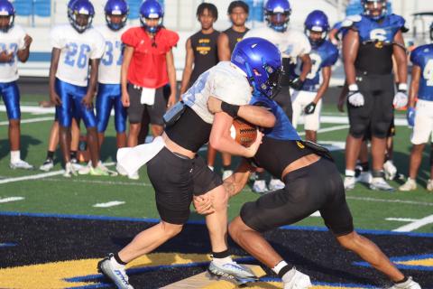 LaDarian Stone photo Bay City Blackcats held their first summer workout with pads on Saturday, the week’s end inter-squad scrimmage.