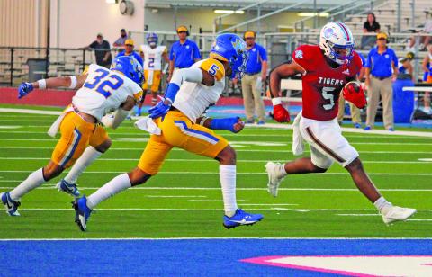 Sentinel Photo/Jessica Shepard Tidehaven’s senior running back Joseph Dodds (5) is about to step in the end zone for a touchdown against Odem Friday, Sept. 1
