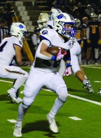 Sentinel Photo/Mike Reddell Tiger back Connor Claxton (28) picks up yards against Poth