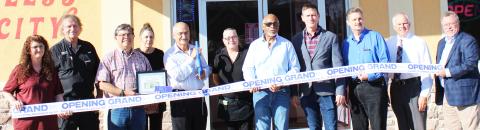 Sentinel Photo/Jessica Shepard El Different restaurant partnered with the Bay City Chamber of Commerce to celebrate its "Grand Opening" with a ribbon-cutting ceremony on Tuesday, Feb. 20. The restaurant is located at 2901 4th St. in Bay City. 