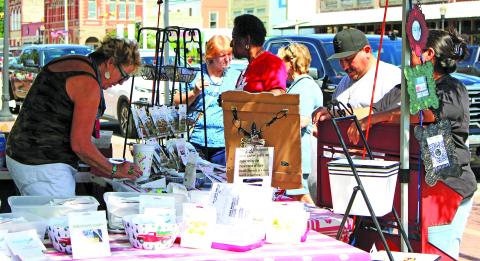 Sentinel Photo/Jessica Shepard Customers braved the heat to browse several vendor booths at market day downtown last Saturday, June 22. Vendors had everything from Indian food and plants for sale to custom clothing and decor. The next market day event is slated for July 27.